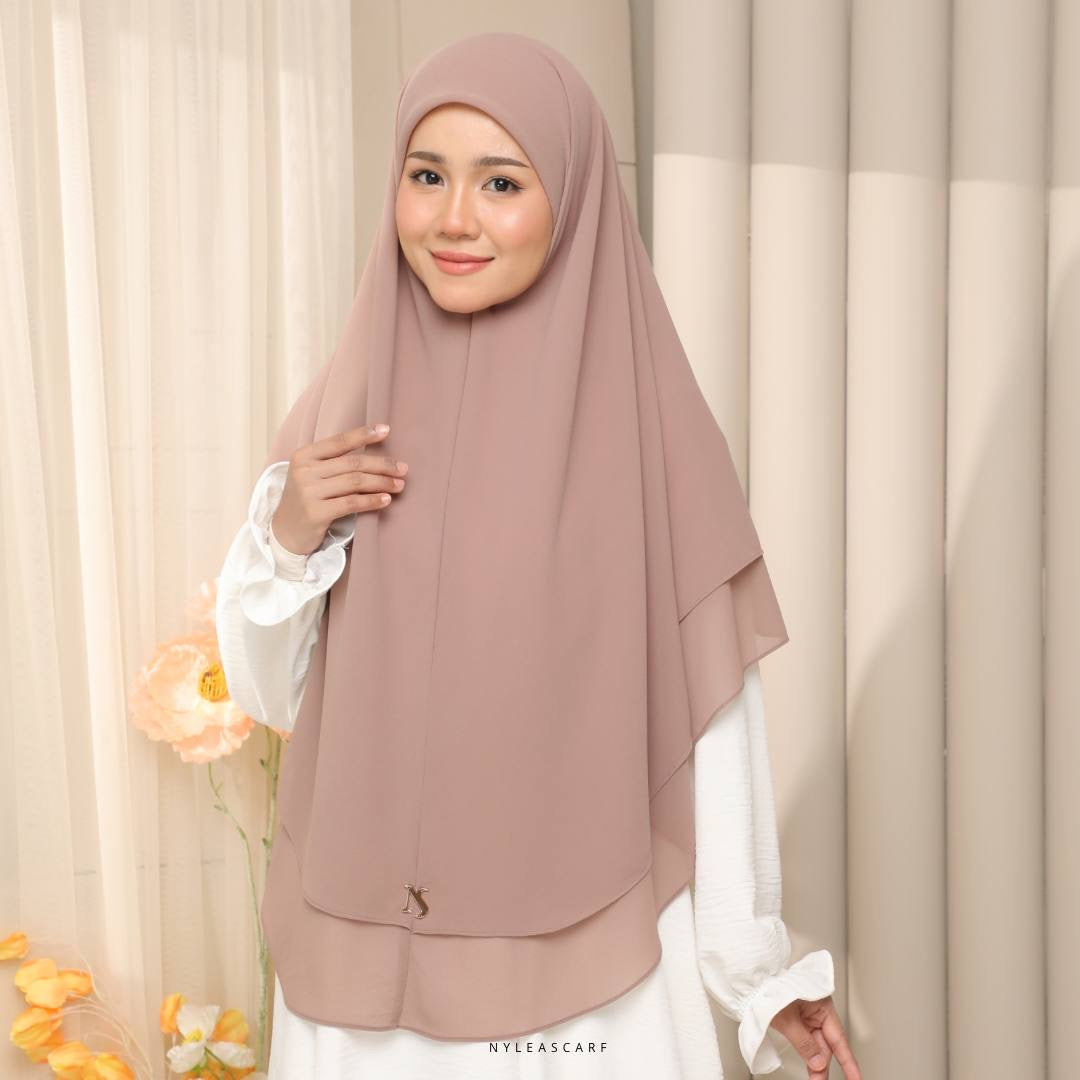 Raudhah Khimar in Suede